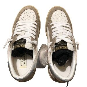 NEW Vintage Havana Women's Denisse Irridescent Taupe Lace Up sneakers Size 6